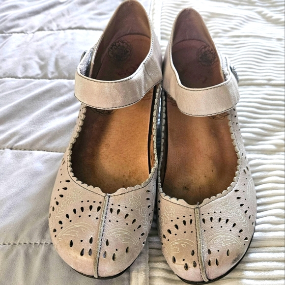 Taos Footwear Elegant Cream Mary Jane Shoes Size 8 - Picture 1 of 13